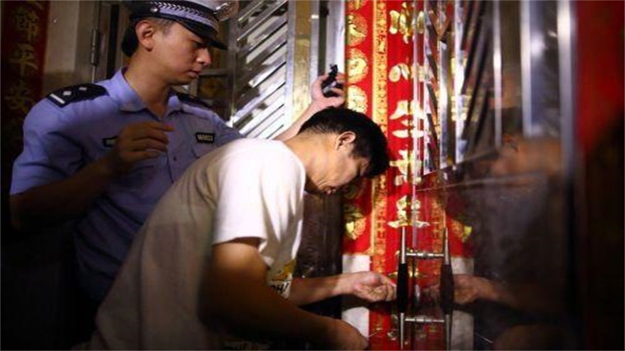 荆门请开锁师傅开了锁后，师傅